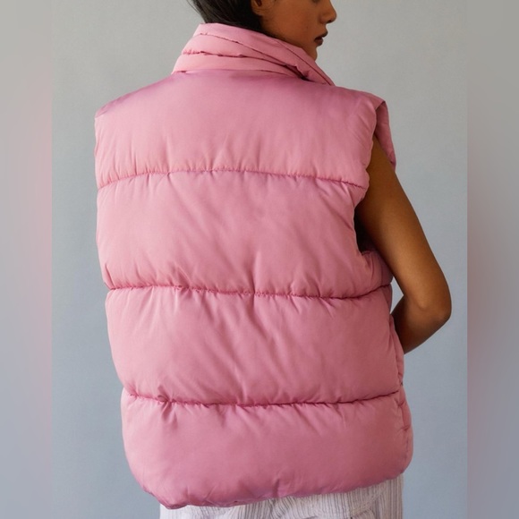 Urban Outfitters - Corrine Puffer Vest - Picture 2 of 7